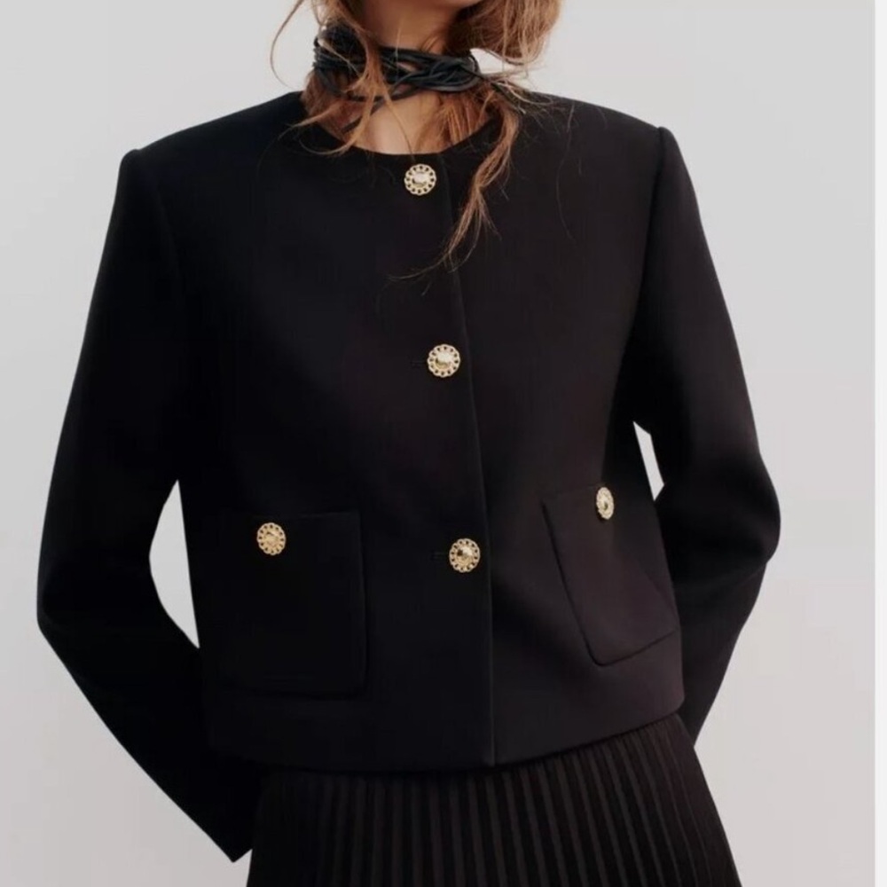Zara SHORT GOLDEN BUTTON JACKET
BLACK